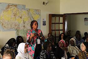 Discussion pendant l’atelier »Carrières académiques féminines en Afrique«